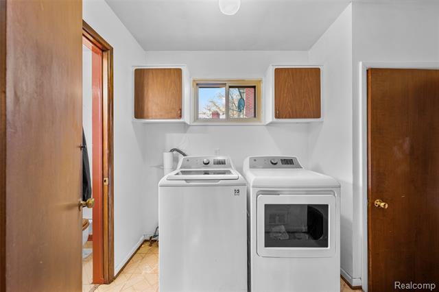 Builiding view nine for 8718 Binney, Warren, MI. 48093