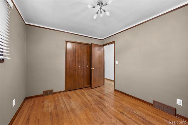 Builiding view nineteen for 8718 Binney, Warren, MI. 48093