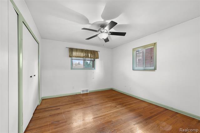 Builiding view sixteen for 8718 Binney, Warren, MI. 48093