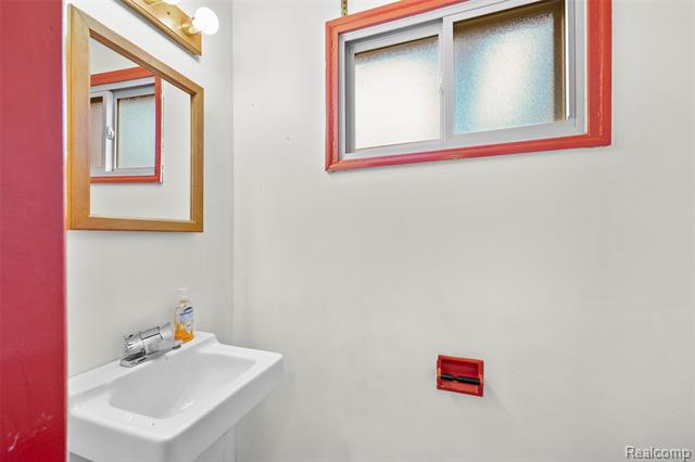 Builiding view ten for 8718 Binney, Warren, MI. 48093