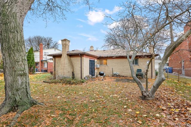 Builiding view twenty six for 8718 Binney, Warren, MI. 48093