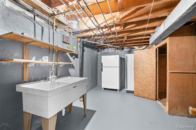 Builiding view twenty two for 8718 Binney, Warren, MI. 48093