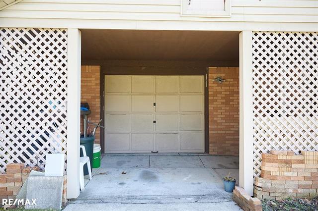 Builiding view fifty two for 2557 Chicago, Warren, MI. 48092