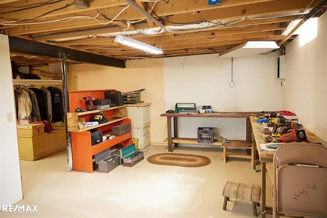 Builiding view forty five for 2557 Chicago, Warren, MI. 48092