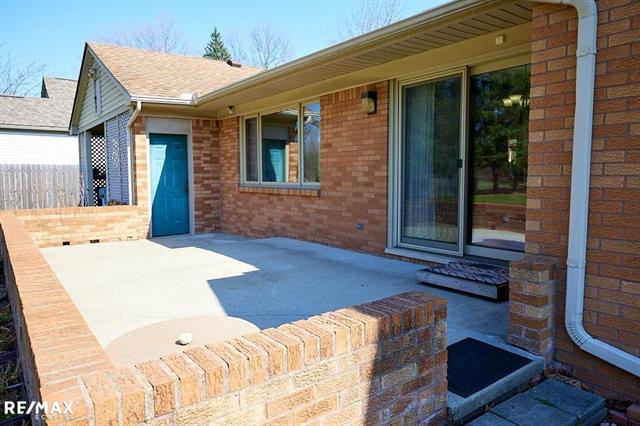 Builiding view forty nine for 2557 Chicago, Warren, MI. 48092