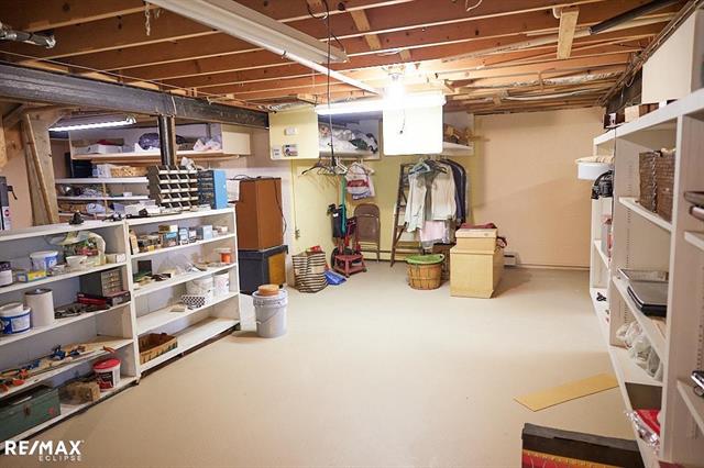 Builiding view forty six for 2557 Chicago, Warren, MI. 48092