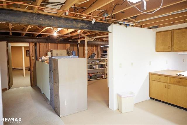 Builiding view forty three for 2557 Chicago, Warren, MI. 48092