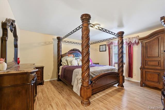 Builiding view eighteen for 21428 Lundy, Farmington, MI. 48336