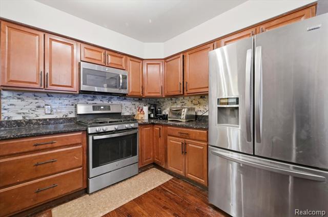 Builiding view fifteen for 21428 Lundy, Farmington, MI. 48336