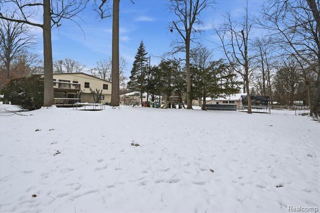 Builiding view forty three for 21428 Lundy, Farmington, MI. 48336