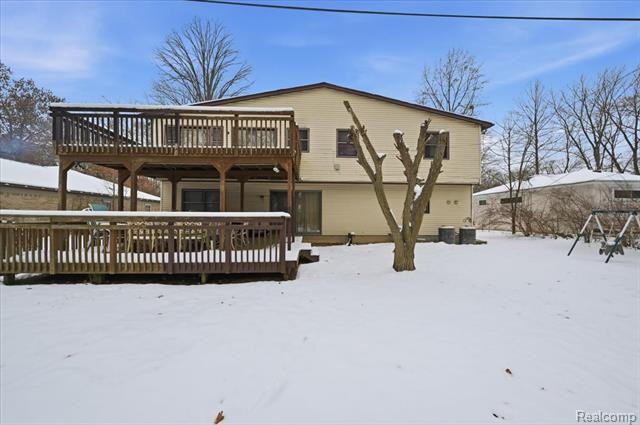 Builiding view forty two for 21428 Lundy, Farmington, MI. 48336