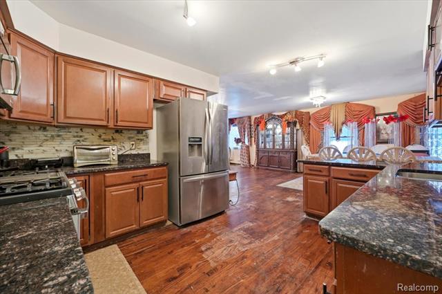 Builiding view fourteen for 21428 Lundy, Farmington, MI. 48336