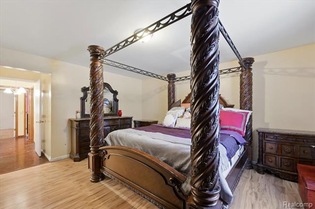 Builiding view nineteen for 21428 Lundy, Farmington, MI. 48336