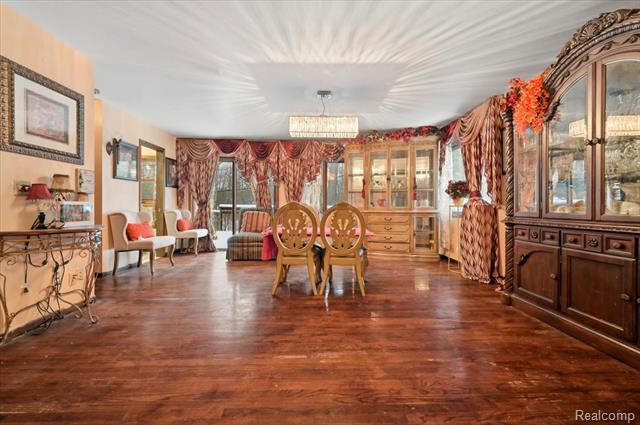 Builiding view ten for 21428 Lundy, Farmington, MI. 48336