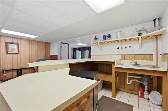 Builiding view thirty four for 21428 Lundy, Farmington, MI. 48336