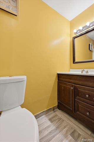 Builiding view thirty nine for 21428 Lundy, Farmington, MI. 48336