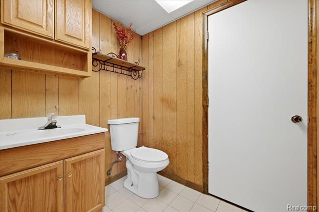 Builiding view thirty seven for 21428 Lundy, Farmington, MI. 48336