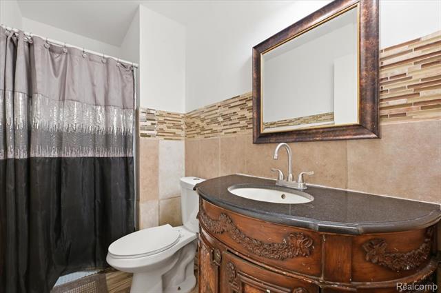 Builiding view twenty five for 21428 Lundy, Farmington, MI. 48336