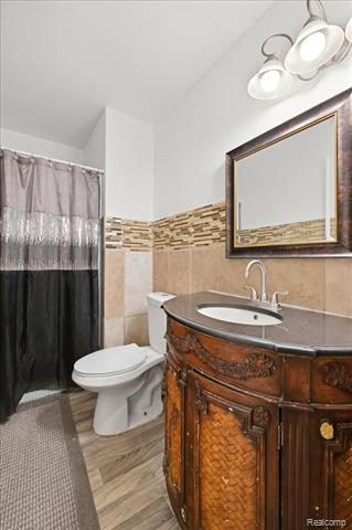 Builiding view twenty six for 21428 Lundy, Farmington, MI. 48336