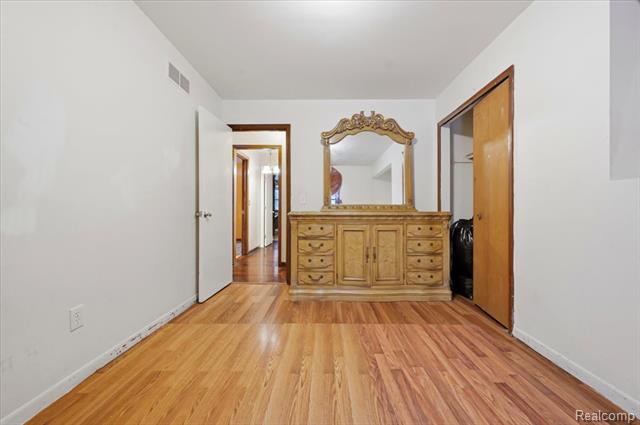 Builiding view twenty three for 21428 Lundy, Farmington, MI. 48336