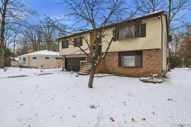 Builiding view two for 21428 Lundy, Farmington, MI. 48336