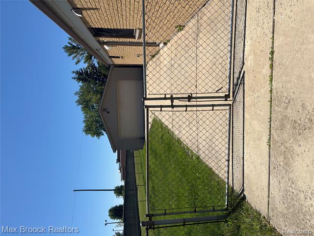 Builiding view twelve for 32047 Linderman, Warren, MI. 48093