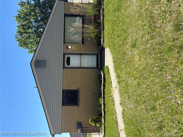 front view for 32047 Linderman, Warren, Mi. 48093
