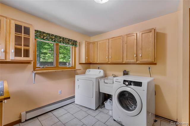 Builiding view eighteen for 21417 Parker, Farmington, MI. 48336
