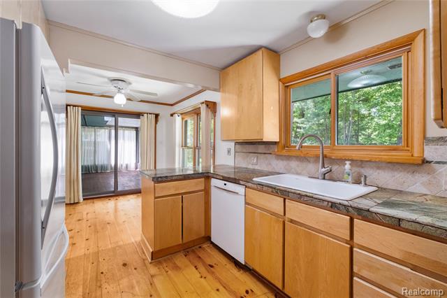 Builiding view fourteen for 21417 Parker, Farmington, MI. 48336