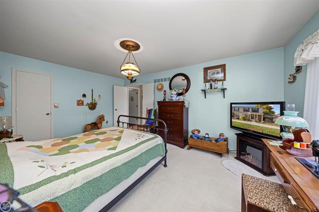 Builiding view fifteen for 31605 Juniper, Warren, MI. 48093