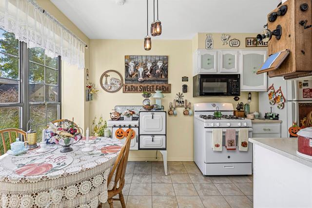 Builiding view five for 31605 Juniper, Warren, MI. 48093