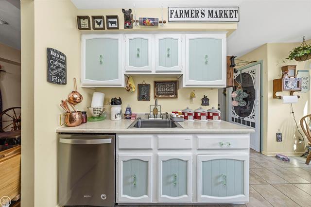 Builiding view ten for 31605 Juniper, Warren, MI. 48093