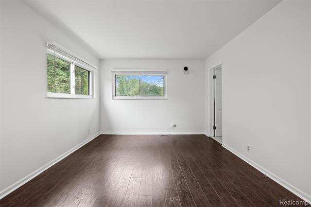 Builiding view fifteen for 11215 Chippewa, Warren, MI. 48093