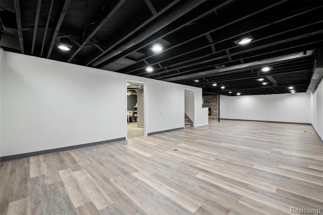 Builiding view twenty eight for 11215 Chippewa, Warren, MI. 48093