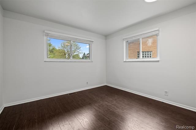 Builiding view twenty for 11215 Chippewa, Warren, MI. 48093