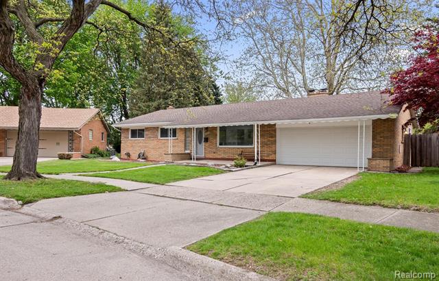 front view for 11215 Chippewa, Warren, Mi. 48093