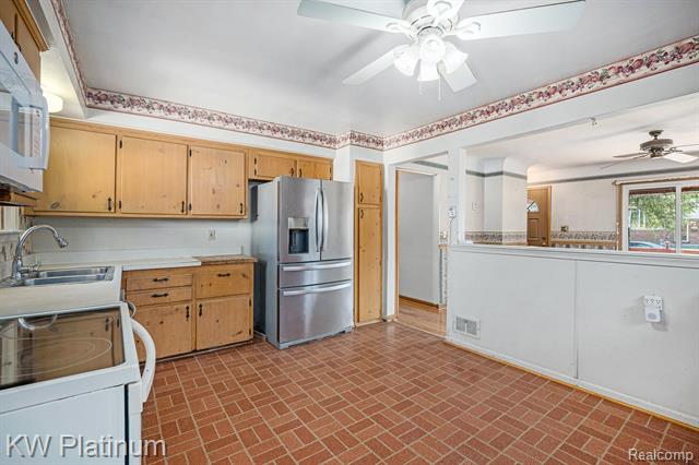 Builiding view five for 21719 , Saint Clair Shores, MI. 48082