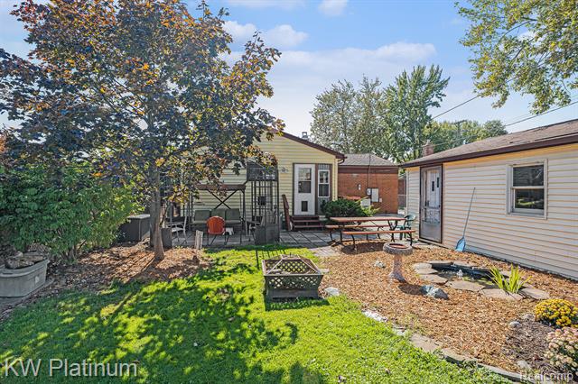 Builiding view nineteen for 21719 , Saint Clair Shores, MI. 48082