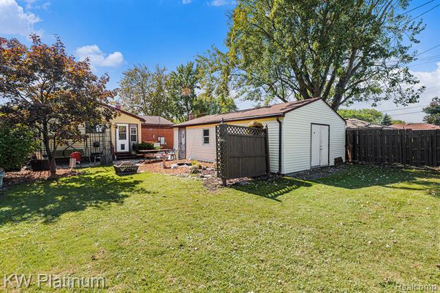 Builiding view twenty one for 21719 , Saint Clair Shores, MI. 48082