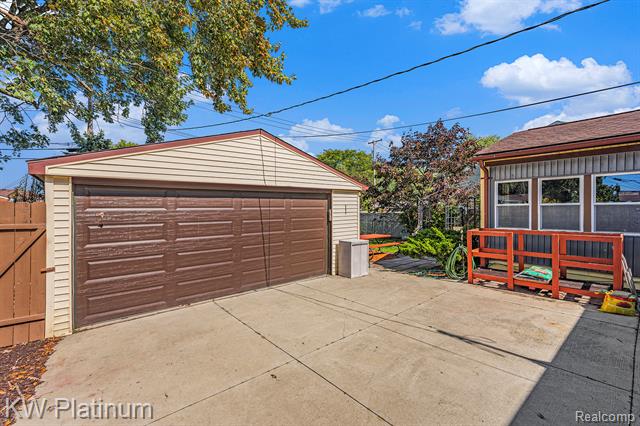 Builiding view twenty for 21719 , Saint Clair Shores, MI. 48082