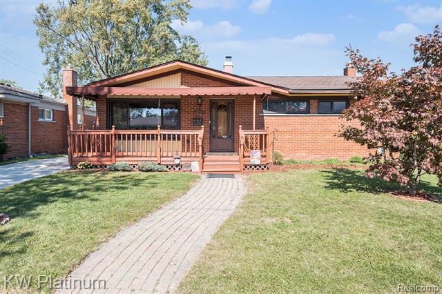 front view for 21719 Parkway, Saint Clair Shores, Mi. 48082