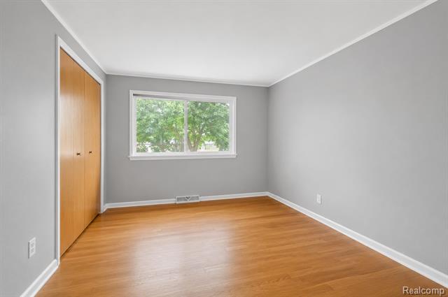 Builiding view eight for 32229 Cambridge, Warren, MI. 48093