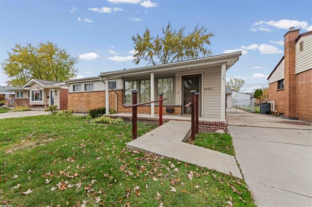 Builiding view thirty two for 21301 , Saint Clair Shores, MI. 48082