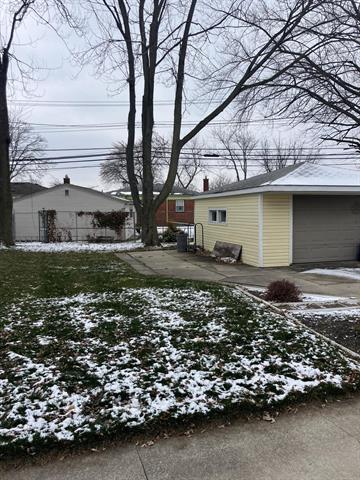 Builiding view fifteen for 21442 , Saint Clair Shores, MI. 48082