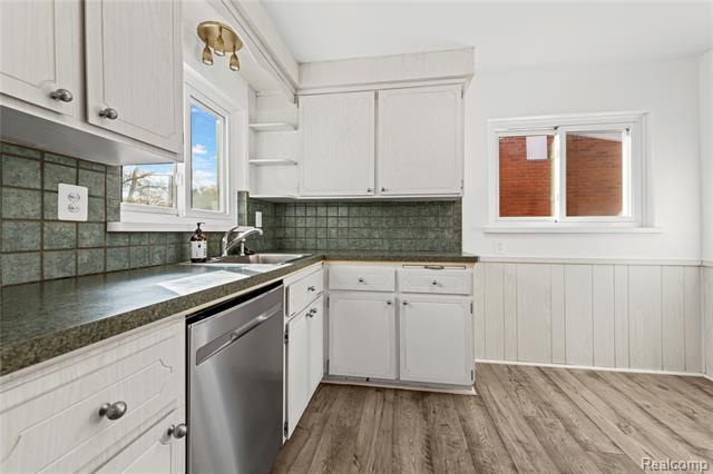 Builiding view eighteen for 21430 , Saint Clair Shores, MI. 48082