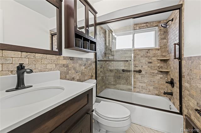 Builiding view fifteen for 21430 , Saint Clair Shores, MI. 48082