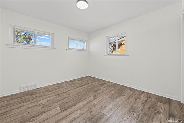 Builiding view nineteen for 21430 , Saint Clair Shores, MI. 48082