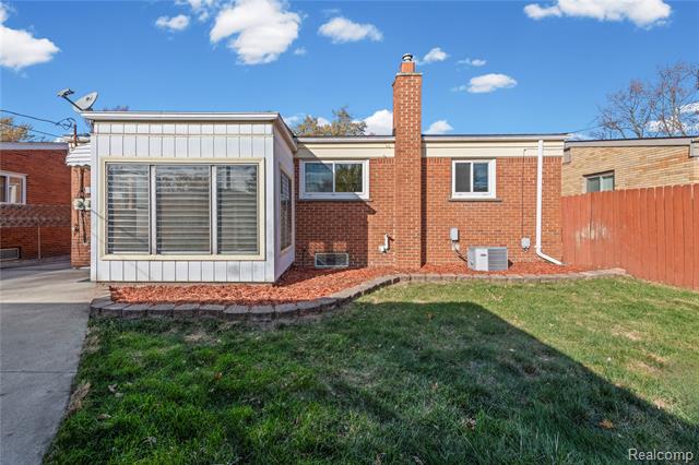 Builiding view six for 21430 , Saint Clair Shores, MI. 48082