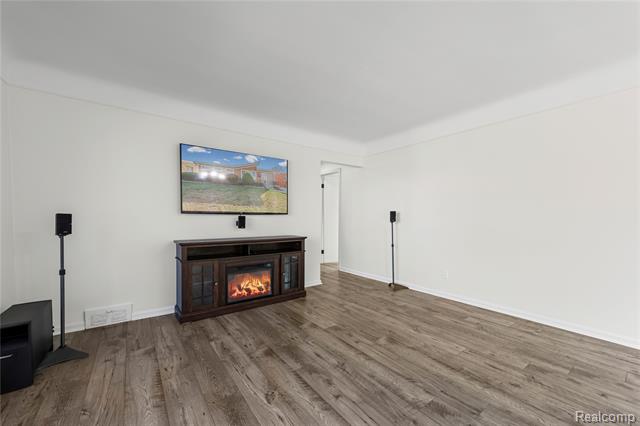 Builiding view twelve for 21430 , Saint Clair Shores, MI. 48082