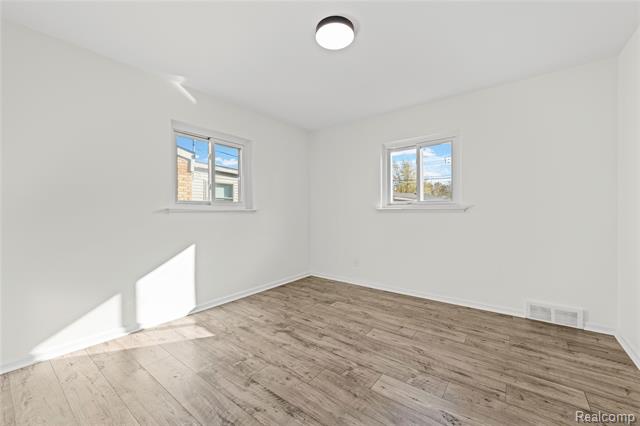 Builiding view twenty one for 21430 , Saint Clair Shores, MI. 48082